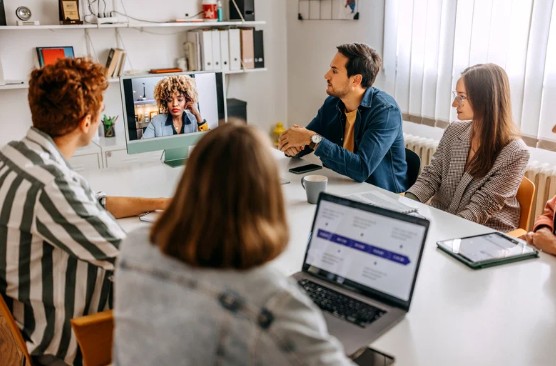 Hybrid Work vs. Fully Remote: What’s Best for Your Business?