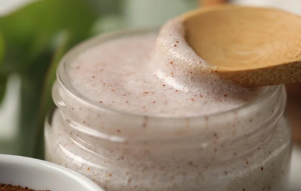Oatmeal Scrub for Gentle Exfoliation